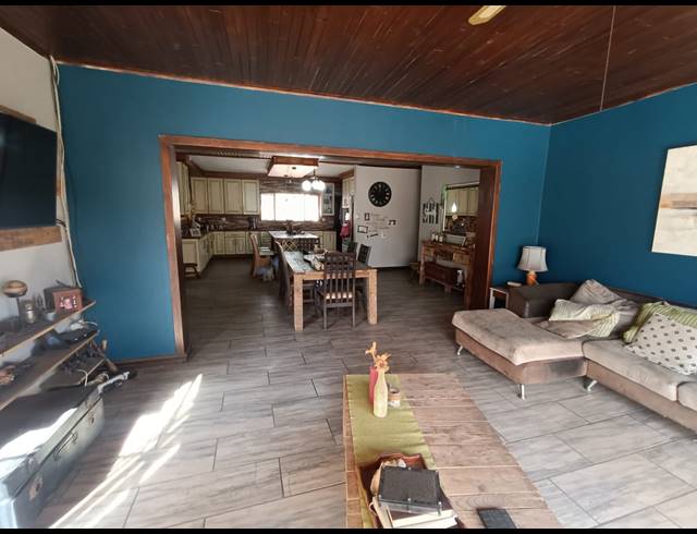 3 BEDROOM HOUSE TO LET IN FLORA GARDENS